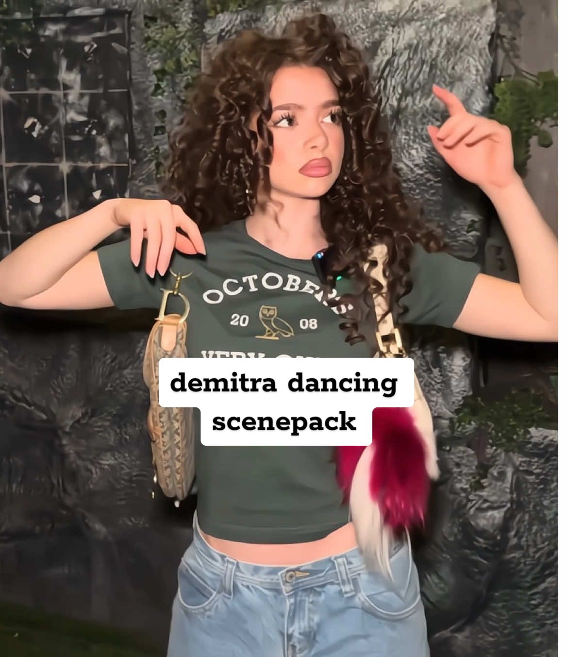demitra dancing scenepackkk !! @demitrakalogeras #kalogerassisters #dance #demitrakalogeras #foryoupage #scenepack #clipsforedits #viral #foryou #fyp #goodquality #mkalogs 