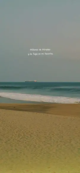 En tu mirada me pierdo, veo otro universo. En donde vuelo contigo, y no quiero un regreso. En tu mirada veo el cielo, y en el reflejo todo el amor que por ti siento.... #frase #frasesdeamor #frasebonita #mar #playa #beachvibes #paratii #fypp #paisajes #naturevibes #dedicalo #contenido #elcieloentumirada #amor #enamorados #loveyou #atardecer #sunsetvibes 