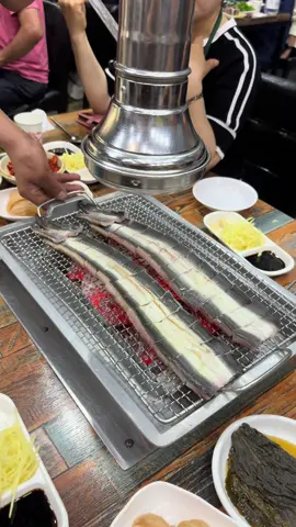 여긴 우리가족 단골 장어구이 맛집 📍우이동에 위치한 #홍가네풍천장어  제 피드에 여러번 소개해드렸던 장어 맛집으로 저희집 14년째 방문하는 단골 맛집입니다. 직접 구워주시고 밑반찬도 아주 잘나오고 숯불에 구워서 그런지 정말 탱글탱글 기가맥힙니다. 가격대는 있지만 늘 만족스럽게 먹고오는 곳 기회 되시면 꼭 한번 챙기세요! #우이동맛집 #장어맛집
