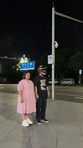 不要问年纪 ，不要问体重 ，200斤的小姐姐通通抱飞到位！#机车约拍 #机车 #重庆美好推荐官 #重庆旅游攻略#ChongqingTravel #ChongqingItinerary #explorechongqing  #VisitChongqing #ChinaTravel #TravelTikTok #tiktoktravel 