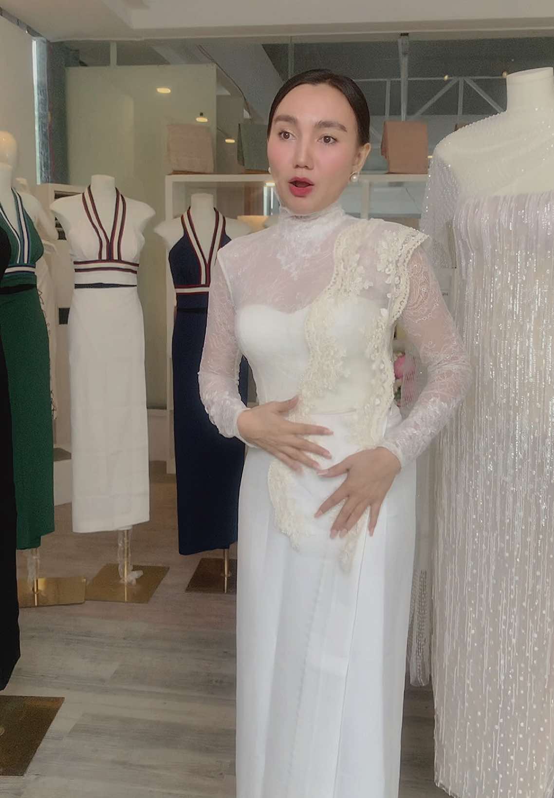 #TRmyanmar  #ootdbytr  #Radanartheingisilk  #readytowear  #myanmar 