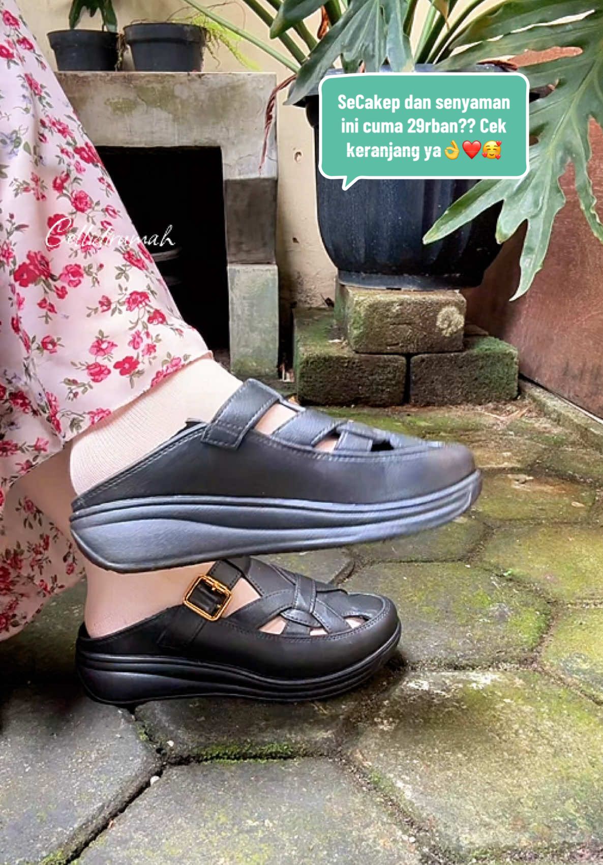 Ambil Hitam nya 👠Sandal buat daily, tampilannya kece banget, nyaman dipakai dan nambah tinggi 5cm, antislip ya gais, banyak pilihan warna, cek di kiri bawah video ini  #sandalwanita #sandalwanitakekinian #sandalwanita #sandalwedges #wedgeswanita  #fypage #berita #diskon #diskontiktokshop #gratis #gratisongkir #gratisan #beritatiktok #beritaviral #fyppppppppppppppppppppppp #fypdonggggggg #fypgakni #fyp #fypp #fypdong #fypp #tiktok #tiktokviral #tiktoknews #promo #barangunik #barang #abcxyz #abc #shop #shopping #murah #murahbanget #murahmeriah 