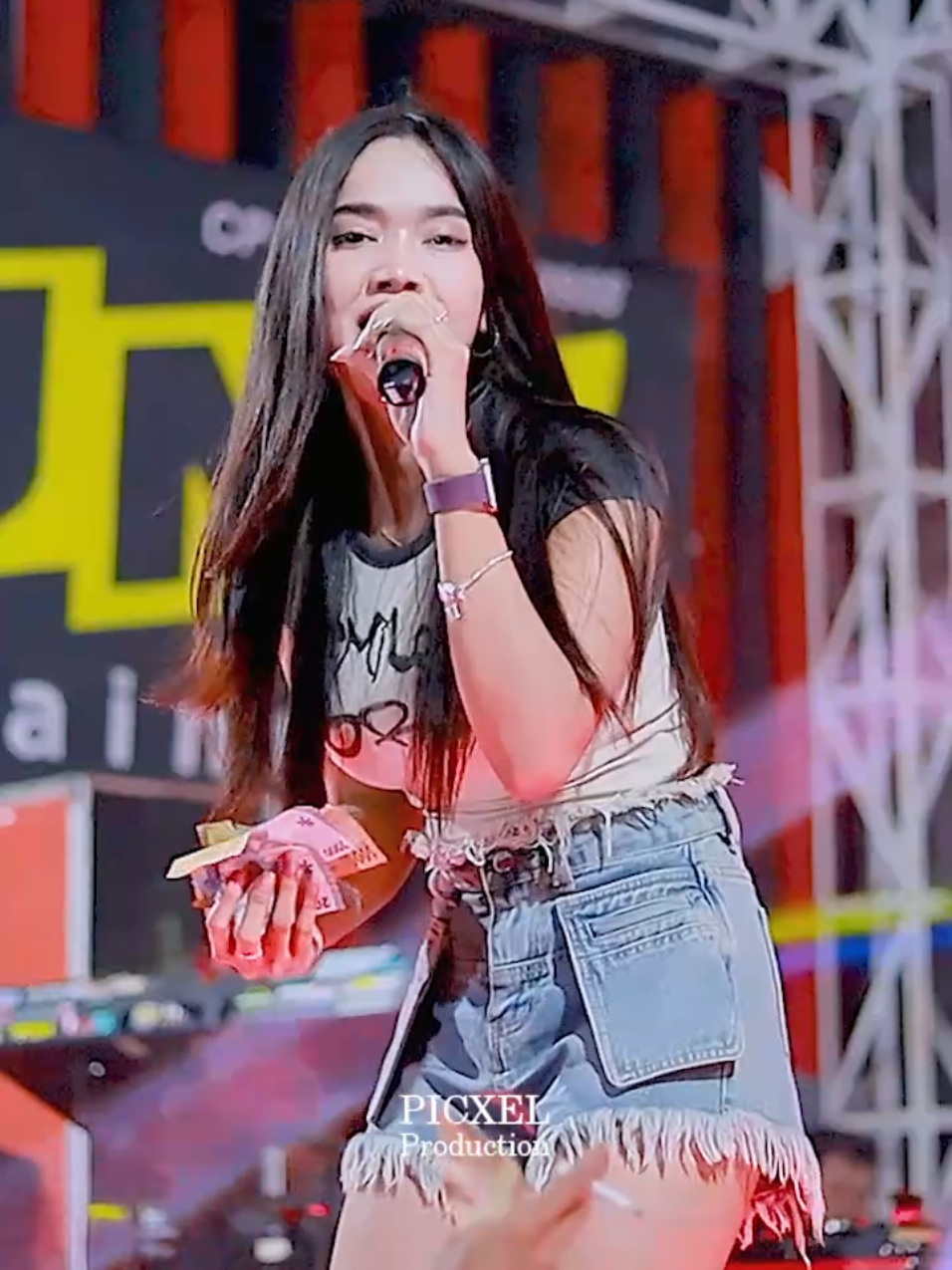 Manusia biasa @aslisiska @laluna.music @lalunamusicentert  #manusiabiasa #siskaamanda #laluna #lalunamusicentertaiment #picxelproduction 