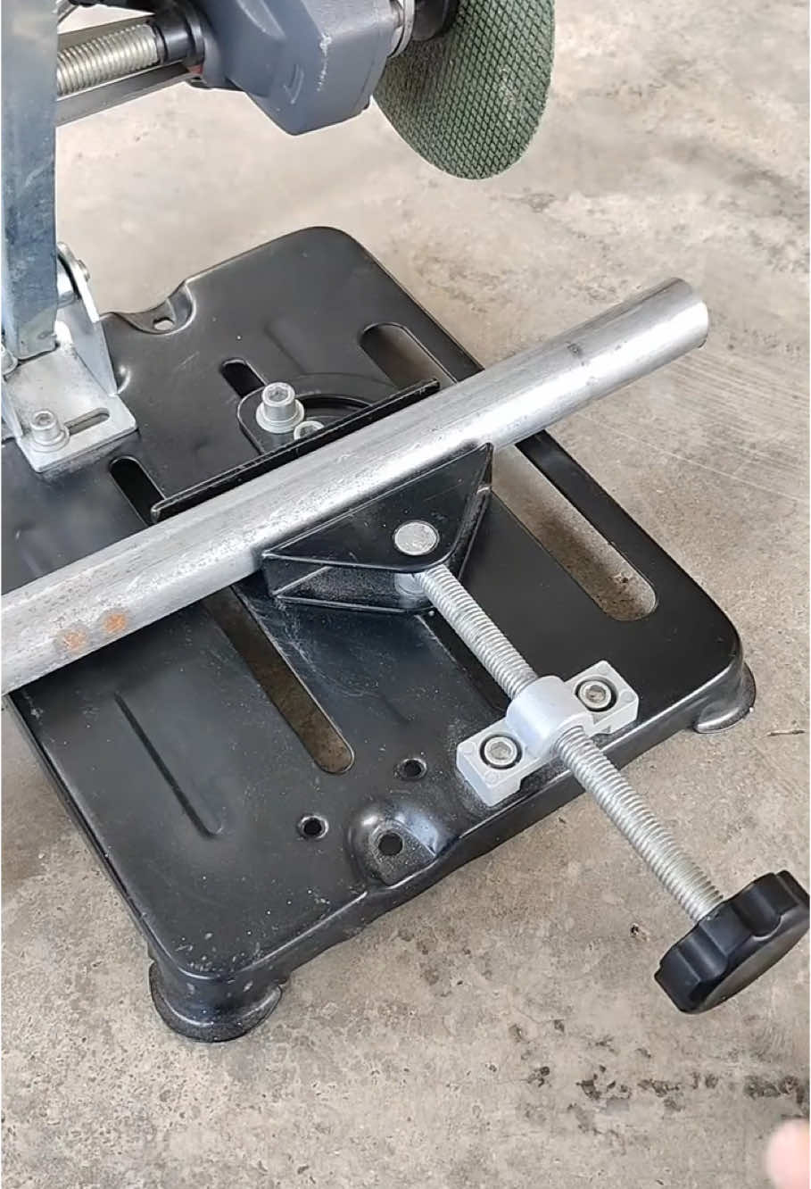 Angle grinder second cutter! One-done, double the efficiency! # Angle grinder bracket # dual-purpose cutting bracket # High performance utility tool#hardwaretools #philippines #foryou #foryou #tiktokshop #goodthings #fyp 