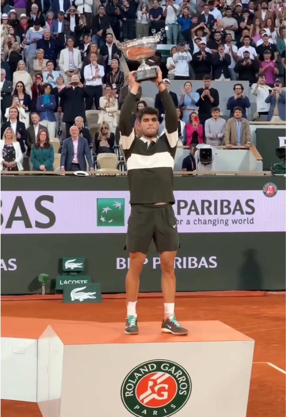 The new prince of Roland Garros.🏆🎾🇫🇷 Carlos Alcaraz, crowned after 5 hours and 26 minutes of heart-stopping clay warfare. A final for the ages. A battle of will, fire, and legacy. From Nadal to Alcaraz — the torch stays Spanish, the clay stays sacred. 🎾 Clay season ends. But this memory will echo forever on Court Philippe Chatrier. #RolandGarros #CarlosAlcaraz #ClayKingdom #FrenchOpen2025 #ACESStudio #Sinner #TennisHistory #AlcarazChampion #Paris #ClaySeason #FrenchOpen #rafanadal 
