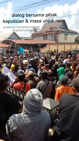 pada unjuk rasa hari ini masa menuntuk di lepaskan nyah saudara roni paslan yg berada didalam sel polres Ketapang #tambang #polresketapang #polisi #fpy #masaaksi #fpyyyyyyyyyyyyyyyyyyyyyy #ketapangkalbar 