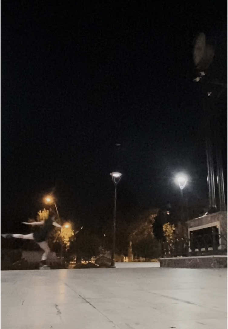 Tekerlekli patende Waltz Jump denemeceee( Paten- Rollerblade Twister Xt W) buz patencisi değilim hatalarimi mazur görünn💗#IceSkating #rollerskating #rollerskategirl #fypppp #kesfett #keşfetbeniöneçıkar #creatorsearchinsights #keşfetbeniöneçıkar #keşfetteyizzz #istanbulpaten #patencii 