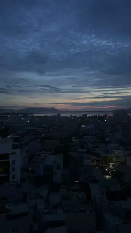 Sẽ có nơi vừa đủ, để ta muốn ngồi lâu Sẽ có người vừa đủ, để ta muốn bắt đầu #binhminh #aloha #saxophone #nhackhongloi #nhachaymoingay #storytime #bautroi #timelapse #quynhon 
