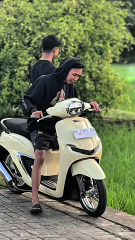 Sound nya lewat mulu #fyp #stylo #stylo160 #hondastylo #stylomodifikasi #mahyongg #pavtaknalpot 