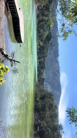 telaga warna di lihat dari tepian #dieng #spotwisatadieng #wonosobo #jeepwisatadieng #wisatadieng #wonderfulindonesia #pesonaindonesia #telagawarnadieng #telagapengilon #fyppppppppppppppppppppppp #fyp #fypシ 