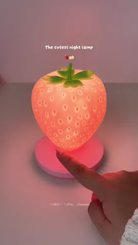 The cutest strawberry lamp!! 🥹🍓 #lamp #nightlamp #cute #strawberrylamp #cutelamp 