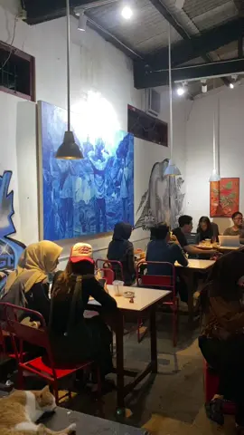 spot nongkrong asik nih di surabaya selatan, yakali ga di cobain kalo lagi di surabaya. 📍Kedai jinawi Jl. Menanggal VII No.6 Kec.Gayungan, Surabaya. Open : Setiap hari 09.00 - 00.00 #surabayatiktok #fyp #exploresurabaya 