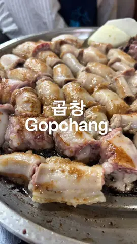 Warning: extreme sizzling ASMR ahead 🎧✨ Address: 298 Neungdong-ro, Neung-dong, Gwangjin District, Seoul #맛집 #곱창 #gopchang #seoul #koreanfood #asmr #hiddengems 