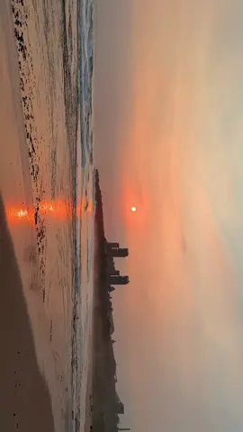 Tempat melamun ternyaman #pantai #pulomanuk #sunset 