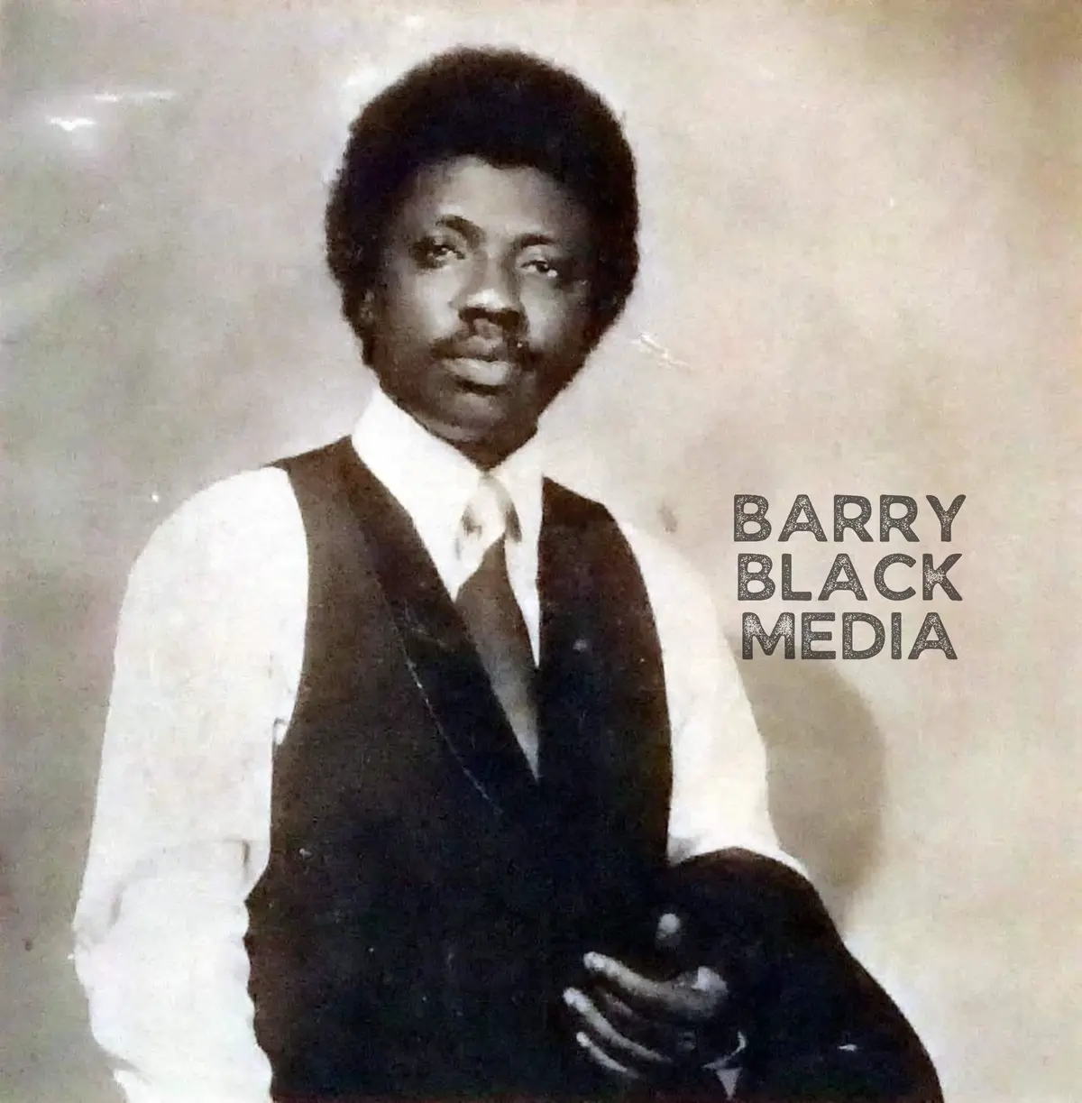Fuji sound earned him amongst other awards an honorary doctorate degree from the City University Los Angeles (CULA) in 1985, at the age of 37. The album was an offshoot of his chart busting album titled ‘Aiye’ where he chronicled the famous Disney World in 1980. #MrFujiLivesOn #Barryliveson #FujiMusic #SikiruAyindeBarrister 