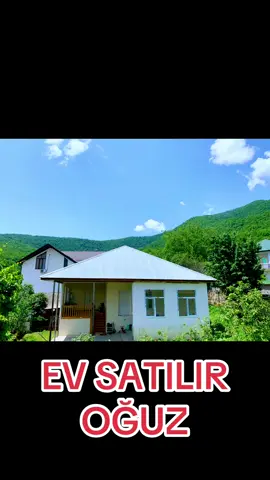 Oğuz rayonunun yuxarı hissəsində, gözəl bir məkanda, əsas yola yaxın, dağa mənzərəli 3 otaqlı orta təmirli həyət evi satılır. Ümumi həyətyanı sahəsi 5 sotdur. Ev yaşayışa yararlıdır, həmçinin turizm məqsədilə kirayə vermək üçün əlverişlidir. Qaz, su, işıq, internet və kanalizasiya mövcuddur. Sənədlər tam qaydasındadır. Evdən dağa və çaya piyada cəmi 5 dəqiqə məsafə var. Qiymət: 100,000 AZN (real alıcı ilə qiymətdə razılaşmaq olar) 📞 Əlaqə: 077-629-94-50