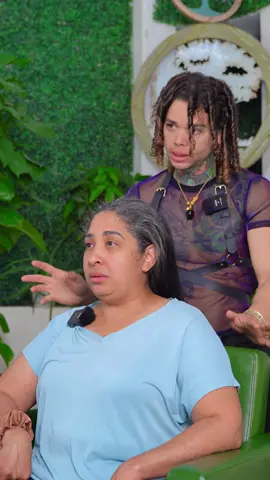 ✨ Iris visitó nuestro salón después de muchos años de pintarse el cabello de negro. Gracias a sus ganas y determinación, dejó un año de crecimiento. Iris tiene entre un 70-80% de canas y esta vez nos propusimos extraer el negro… ¡y lo logramos! 🙌🏼✨ Fue un reto enorme, pero también un éxito total. Llegar a esas tonalidades y darle a Iris un cambio de imagen tan hermoso y transformador fue pura magia. Estoy feliz por ella y por lo que logramos juntos. 💖✨ #CambioDeImagen #AntesYDespues #HairTransformation #TransformacionDeCabello #CambioRadical #LookNuevo #HairGoals #CanasHermosas #GreyBlending #PasionPorElCabello #HoustonHair #DavidAlexanderHair #MeEncantaMiTrabajo #CambioDeLook #IrisTransformation #HoustonBeauty #HairAr