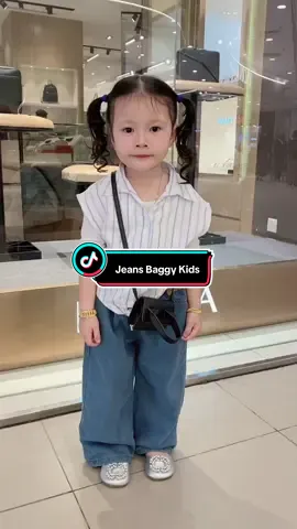 Sumpah cantik jeans baggy kids, rugi kalau korang tak beli😍 #jeansbaggykids #niaarisa #outfitideas #outfittiktok #fyp