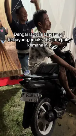 Yang satu asik joget satu nya lagi sibuk mikirin mahar😂#pejuangrupiah #mahar #viralvideo #fyppp #story 