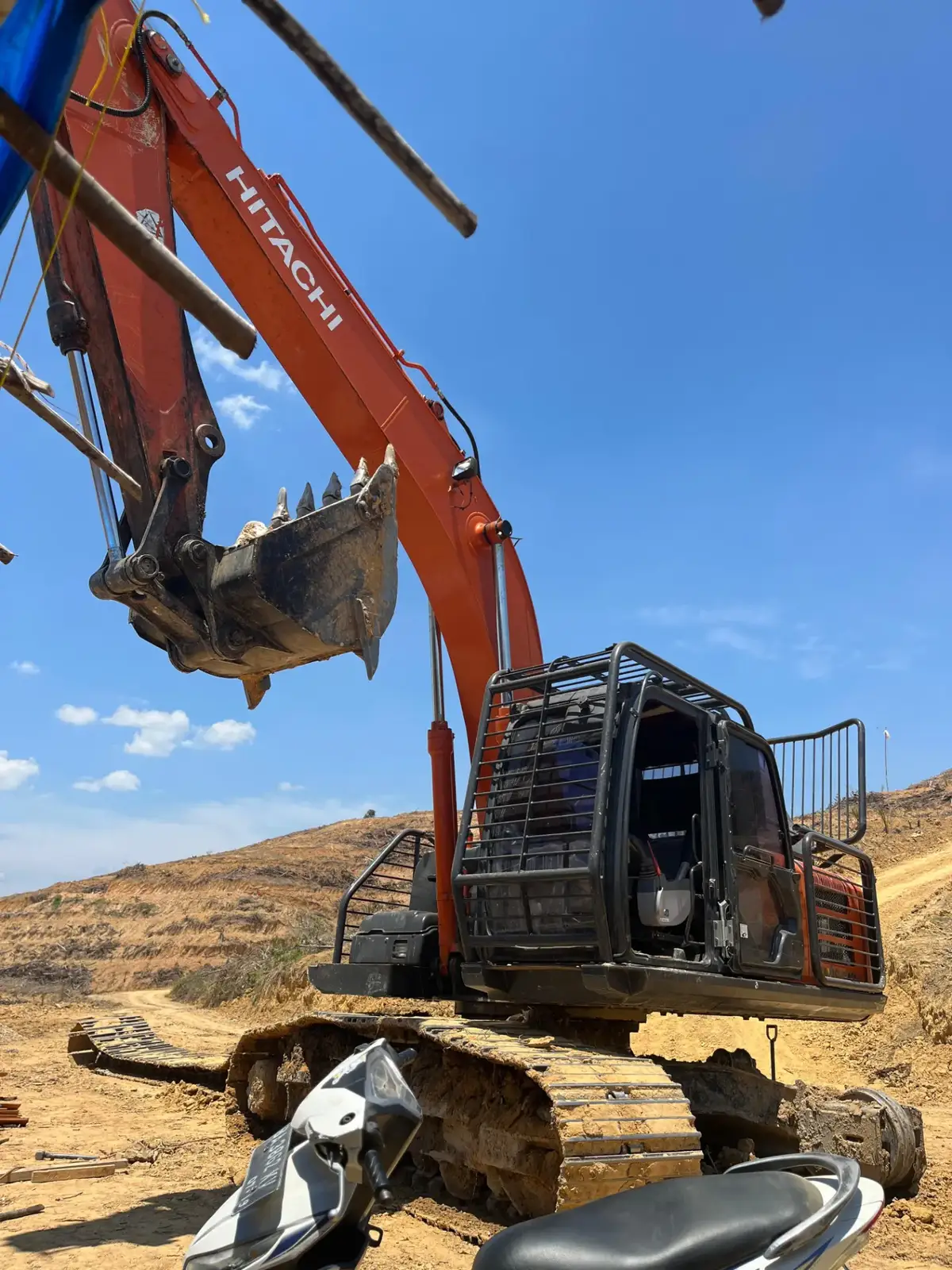 #excavator #hitachi #alatberat 