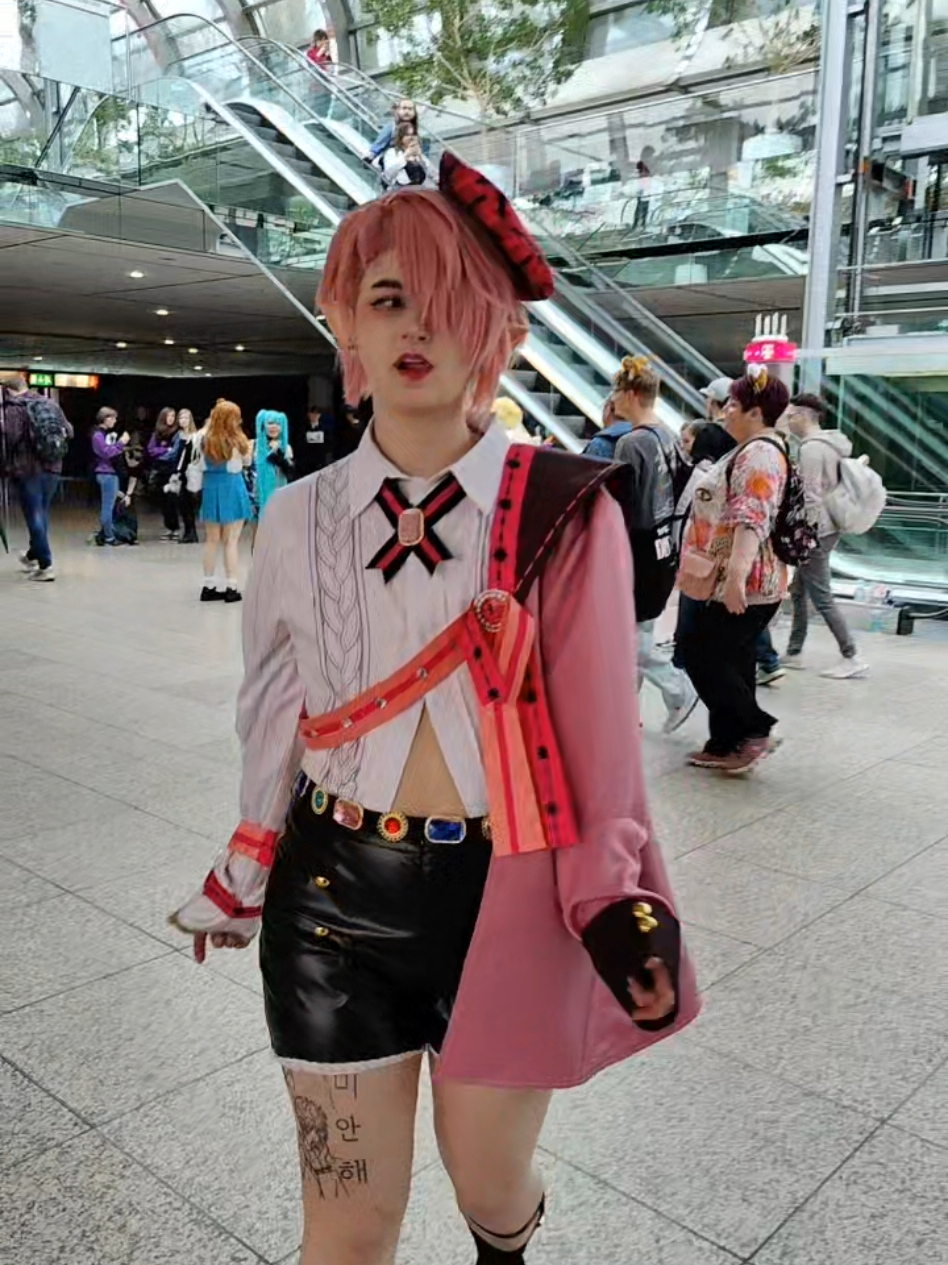 We tried but oh well 😂😂 @Zeroh 🔜 Dokomi 🖤 @SamHellebore  #fyp #ghosttheband #vocaloid #hatsunemiku #vampire #yaoi #nucarnivalcosplay #nucarnival #asternucarnivalcosplay #asternucarnival #asternucarnival #dokomi2025 #silverwolf #silverwolfhonkaistarrail #silverwolfcosplay #HonkaiStarRail 