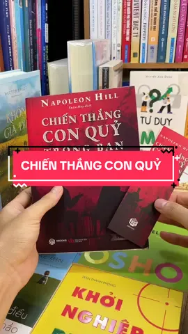 Chiến Thắng Con Quỷ Trong Bạn – Vén Màn Bí Mật 70 Năm Bị Giấu Kín. Bạn đã bao giờ trì hoãn một cơ hội tốt? Sợ hãi thất bại? Mất phương hướng trong cuộc sống? “Chiến Thắng Con Quỷ Trong Bạn” là cuộc đối thoại đầy kịch tính giữa Napoleon Hill và “Con Quỷ”. Trong đó, ông bóc trần: 	•	Tại sao 98% con người không bao giờ đạt được thành công? 	•	Làm thế nào “con quỷ” trong mỗi người khiến chúng ta tự giới hạn bản thân? 	•	Và quan trọng là làm thế nào để bạn giành lại quyền kiểm soát cuộc đời mình? Một cuốn sách bị “giấu nhẹm” suốt hơn 70 năm vì quá táo bạo. Nếu bạn đang mắc kẹt giữa cuộc sống vô định, Đọc ngay “Chiến Thắng Con Quỷ Trong Bạn” – để đập tan nỗi sợ, làm chủ tư duy và bước vào hành trình thành công thực sự!#tiemsachbinhyen #BookTok #sachhay #sach #reading #chienthangconquytrongban 