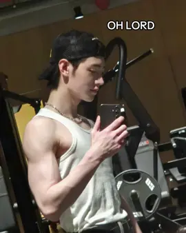THE BICEPS WTAF #enhypen #enha #en #sunghoon #parksunghoon #kpop #kpopfyp #forupage #foryoupage #fyp #viral 