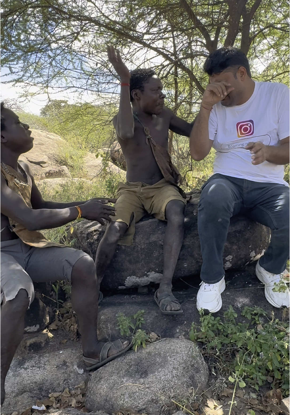 When Chaba shares with Dudukwe… but not with me?! 😩😭 Can you believe this? Chaba actually shared his biscuits with Dudukwe—first time ever! And me? Left out like a side character in their snack drama 😭😭 They giggled, munched, and made fun of me while I watched in silence. No crumbs for me, just heartbreak and tears 😭  Watch full story on YouTube: Roaming with Vinu 🎥 Follow for more real moments with Hadzabe tribe 🫶 #tribalvibes #hadzabetribe #africantribe #tanzania🇹🇿 #kenyatiktok🇰🇪 #indiatiktok🇮🇳 #usatiktok🇺🇸 #uktiktok🇬🇧 #indonesiatiktok🇮🇩 #nigeriatiktok🇳🇬 #braziltiktok🇧🇷 #philippinestiktok🇵🇭 #southafricatiktok🇿🇦 #tribeculture #tiktoktribe #roamingwithvinu #funnytribalmoment #biscuitdrama #biscuit 