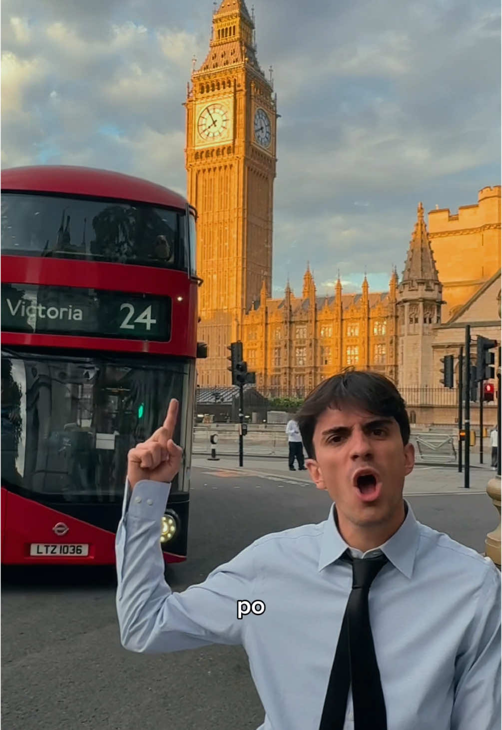 Uomo in Finanza è fuori ora🫵🏼 #finanza #financebro #london #londra 
