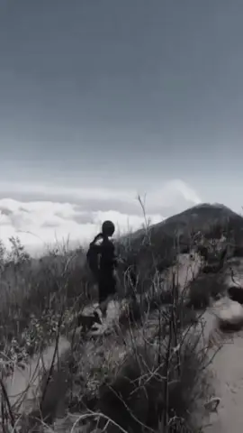 dokumentasi di gunung lebih mahal ya???? #pendaki #CapCut 