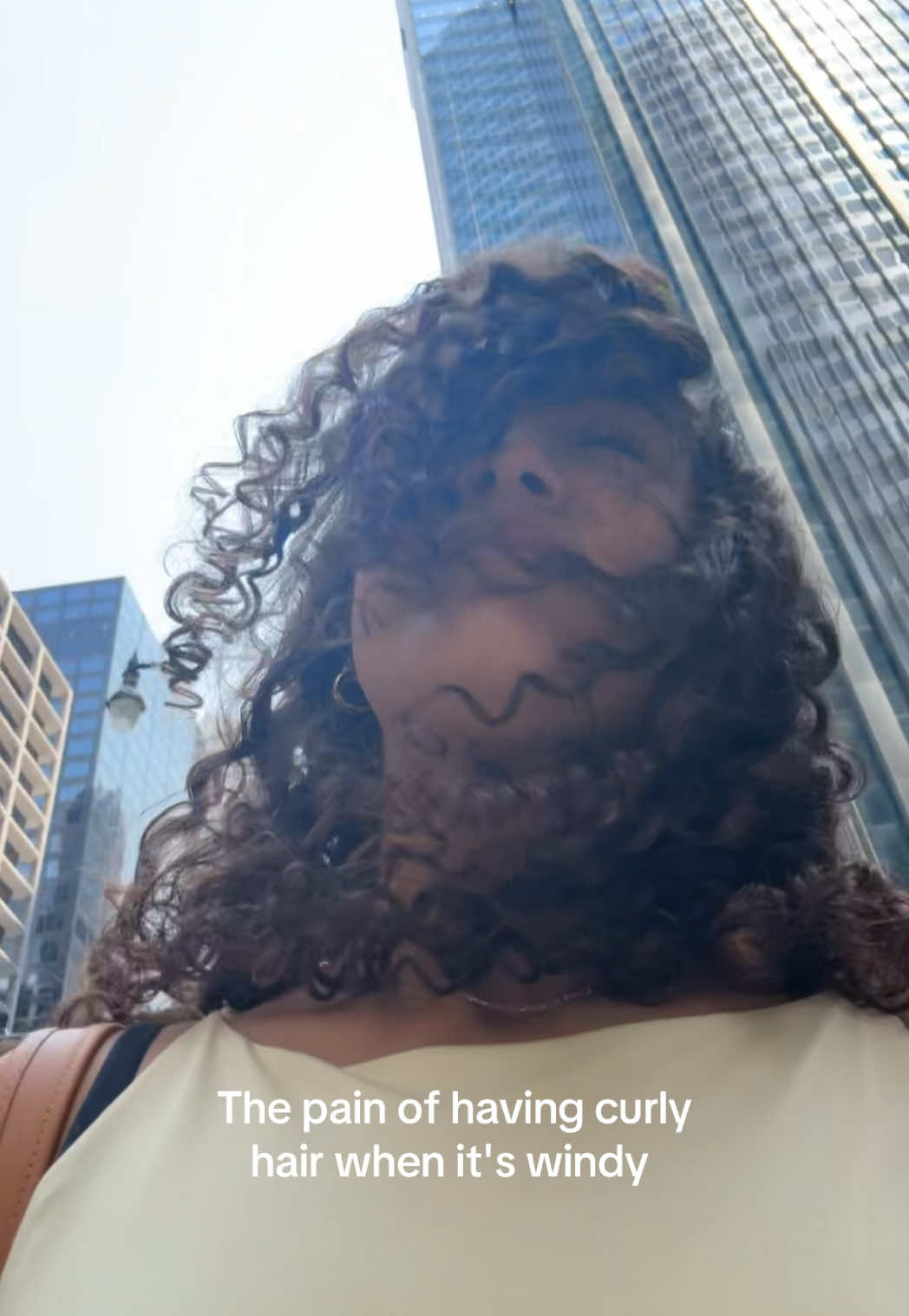 It ruins my hairrrrr #curls #relatable #curlyhairstruggle #wind #curlscurlscurls #fypシ #curltok #curlyhaircheck 