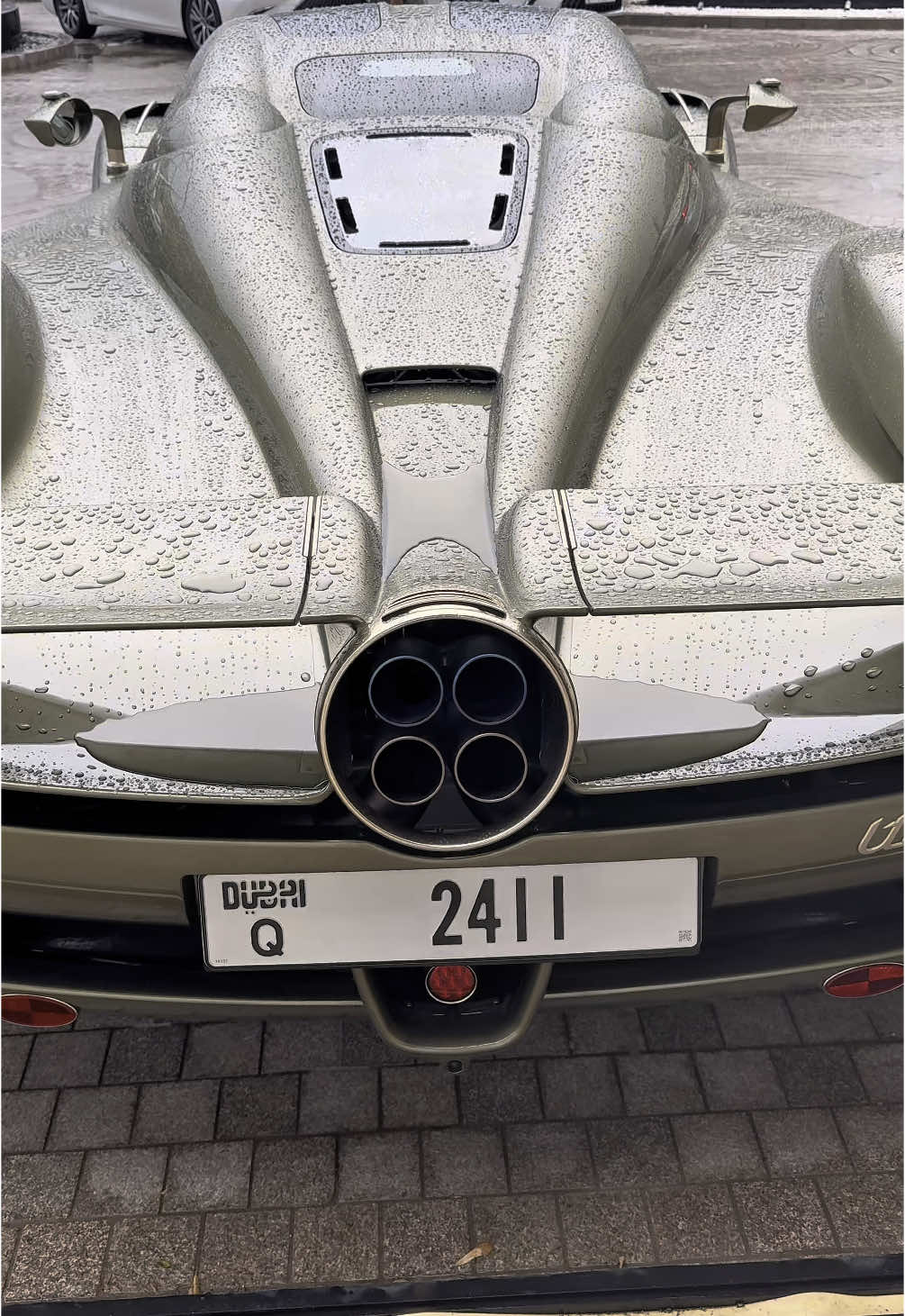 Pagani in the rain #CapCut #pagani #huayra #rain #dubaicars #event #carspotting #goviral #fyp #blowup #plz