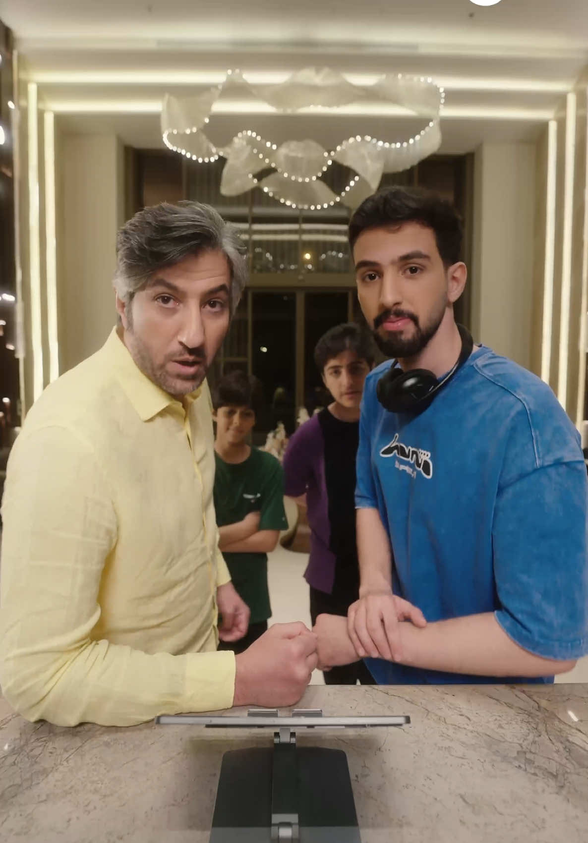عندما تجتمع المتعة مع الفائدة ❤️ نهديكم اول إعلان مع الأبناء ومانستغني عن تفاعلكم ومحبتكم .. بس النهاية تحفة 😂 #زياد_بن_نحيت #خالد_بن_نحيت @dhub.ksa@Dhub.ksa 