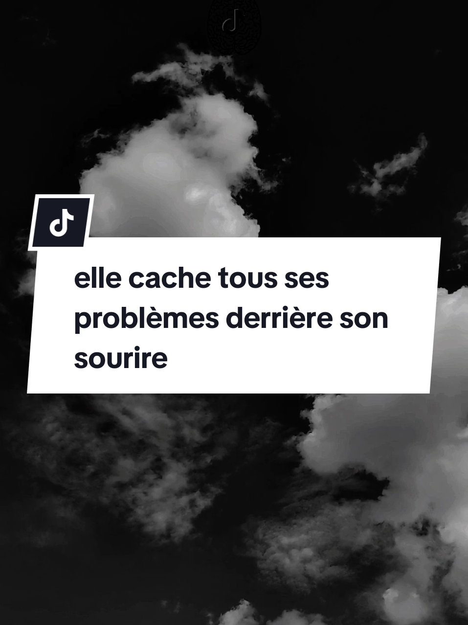 elle cache tous ses problèmes derrière son sourire