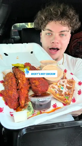 RICKY’S HOT CHICKEN #creatorsearchinsights #foodlovers #chicken #waffles #FoodTok 