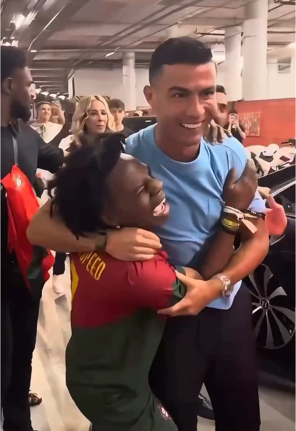 Throwback to when @IShowSpeed met Ronaldo 👀 #football #arabfooty #ronaldo #ishowspeed #cristiano #fyp