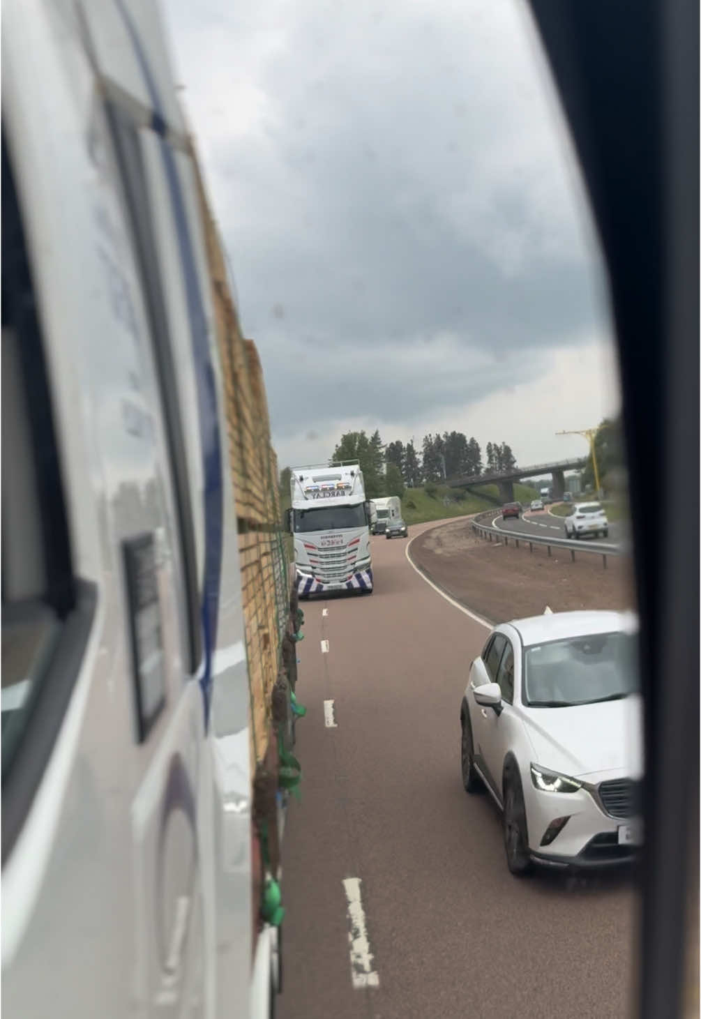 Holding hands haulage 😮‍💨 #barclayanddaughters #renualt #520 #44tonnearmy🤠 #highlands #Scotland #england #ivecotruck @richardcooper5997 