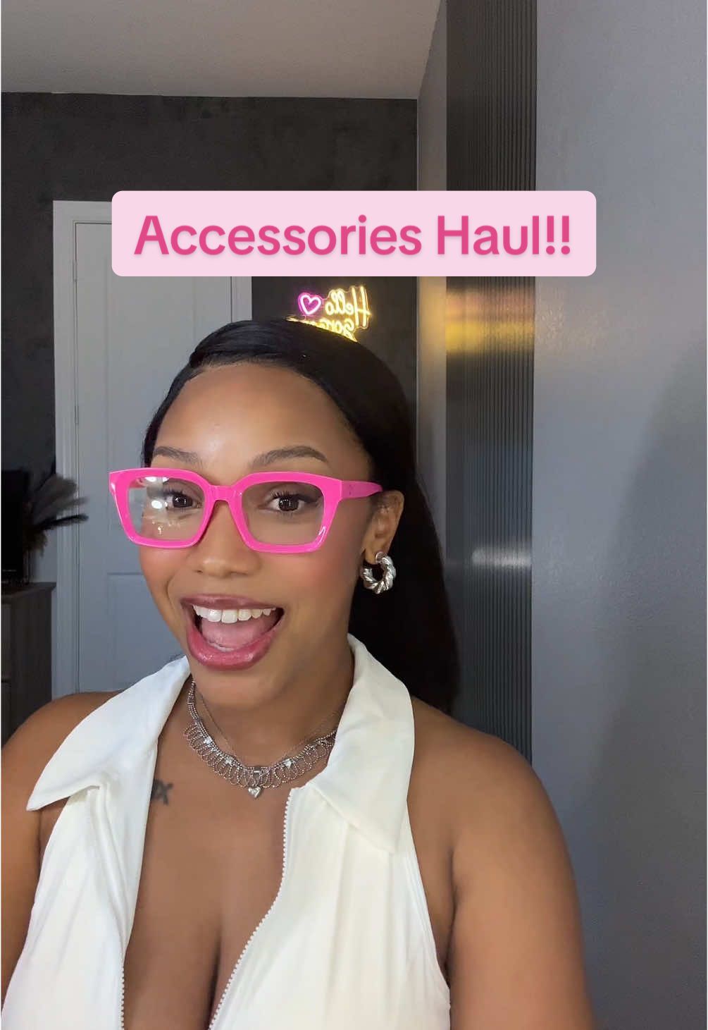 Okay but the pink glasses stole the show for meeeee #frames #sunglasses #accessories #necklaces #daintyjewelry 