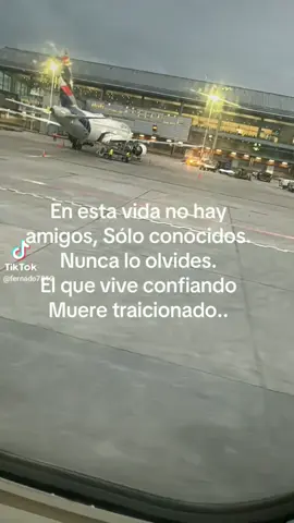 En estos tiempos hay muy pocos amigos, la amistad está en crisis. 