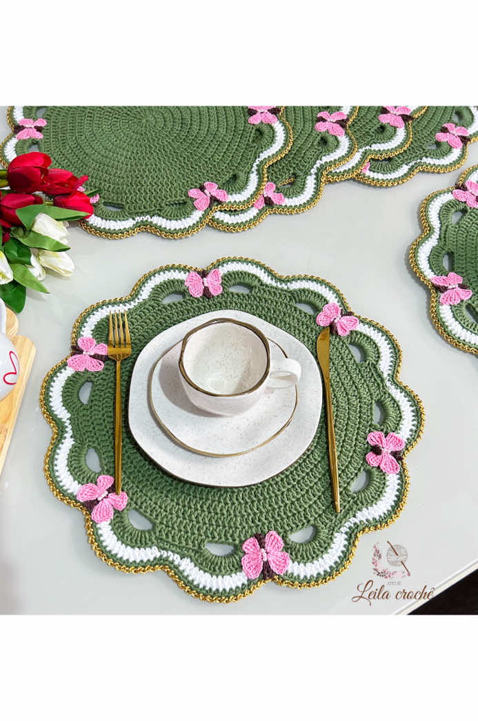Americano borboletas  Encomendas no WhatsApp (link na Bio) #presente #croche #jogoamericano #sousplat #mesaposta #mesa #crochet #feitoamao #decor #amocroche 