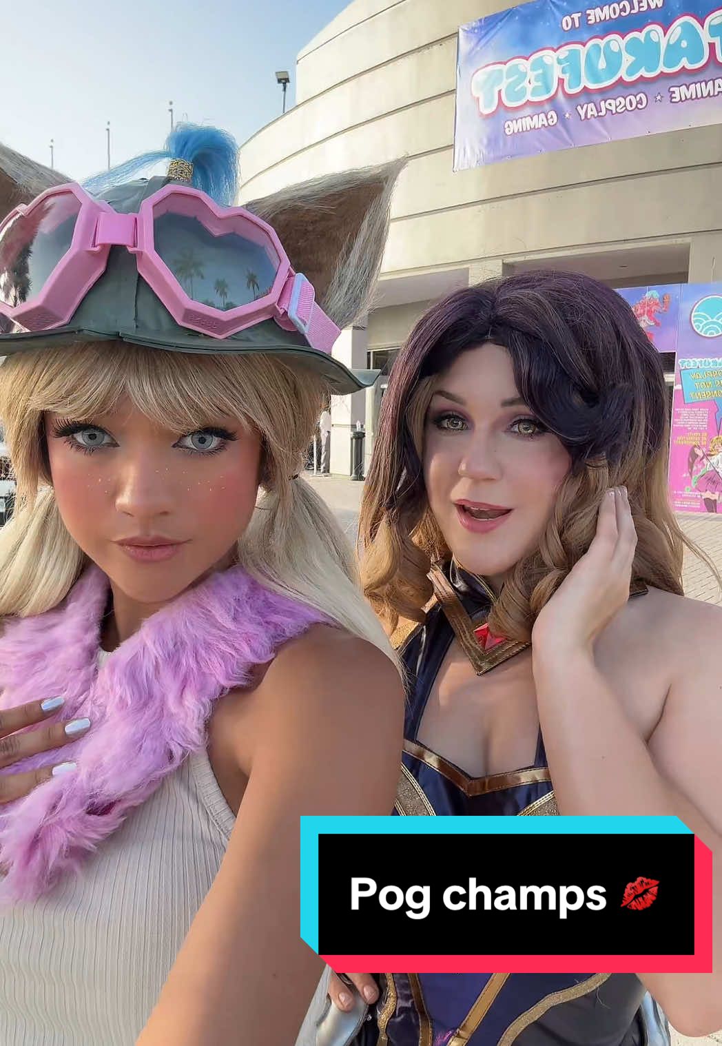 Brb we had to leave lane to touch some grass @OtakuFest #lol #leagueoflegends #cosplay #transition #teemo #ahricosplay  @heartfruithan 