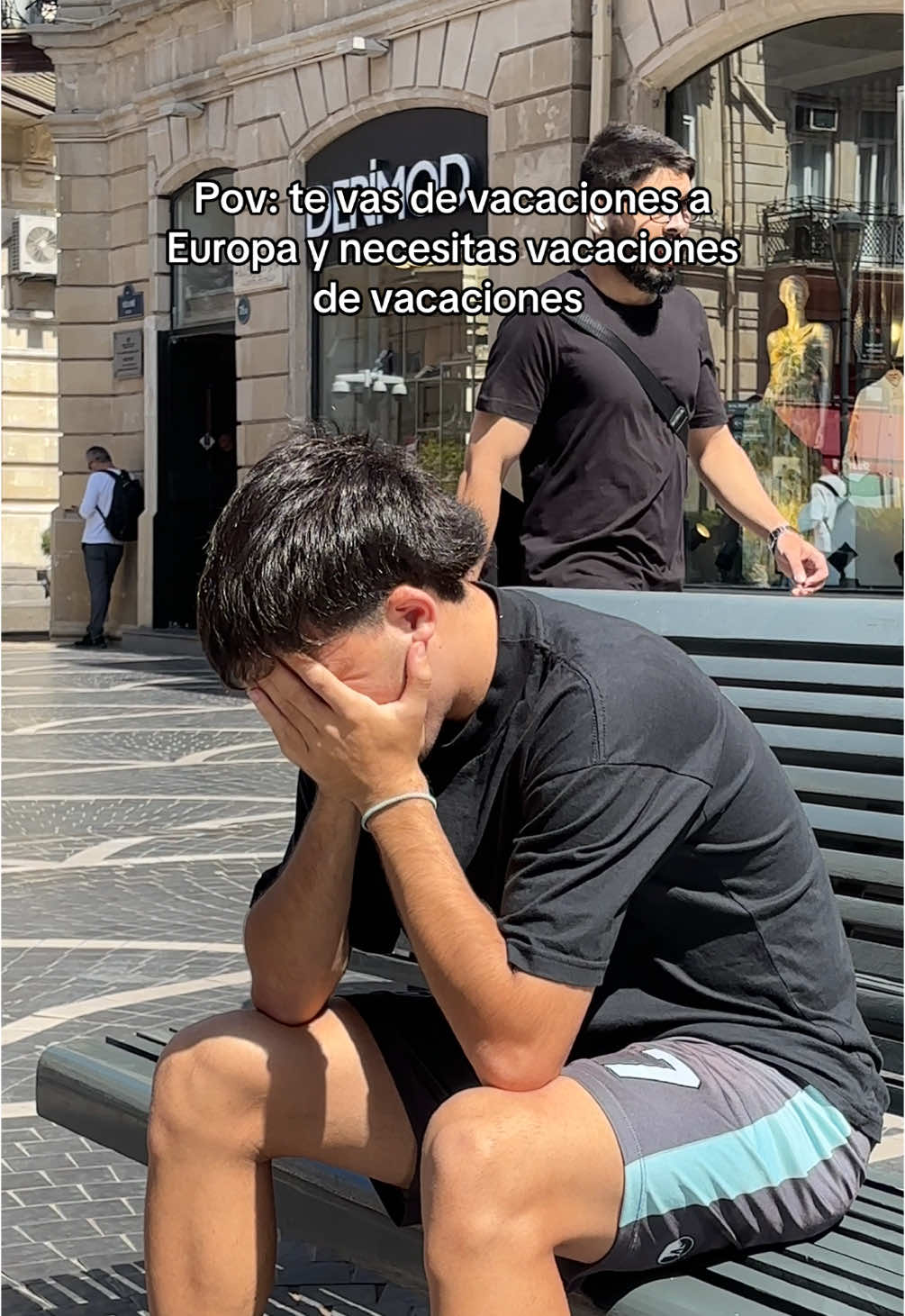 No me dijeron que era tan cansador🫠 #vacaciones #europa #cansancio  #caminar #amigos #viaje #humor #comedia 