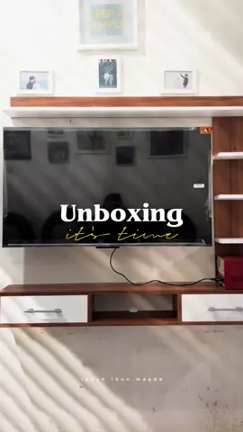 Cek Keranjang Kuning !  Mari kita ubah perlahan rumah tempo doeloe ini dengan interior kekinian yang MURAH MERIAH MUNTAH dengan hasil yang luxury 🤫🥰 #interior #backdrop #backdroptv #interiormurah 