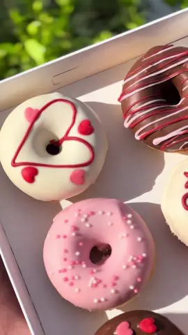 Especial dia dos Namorados ❤️ Faça sua encomenda via instagram @minirosquinhass  . . . #donuts #minidonuts #rosquinhas #donutshop #diadosnamorados #donuts🍩 