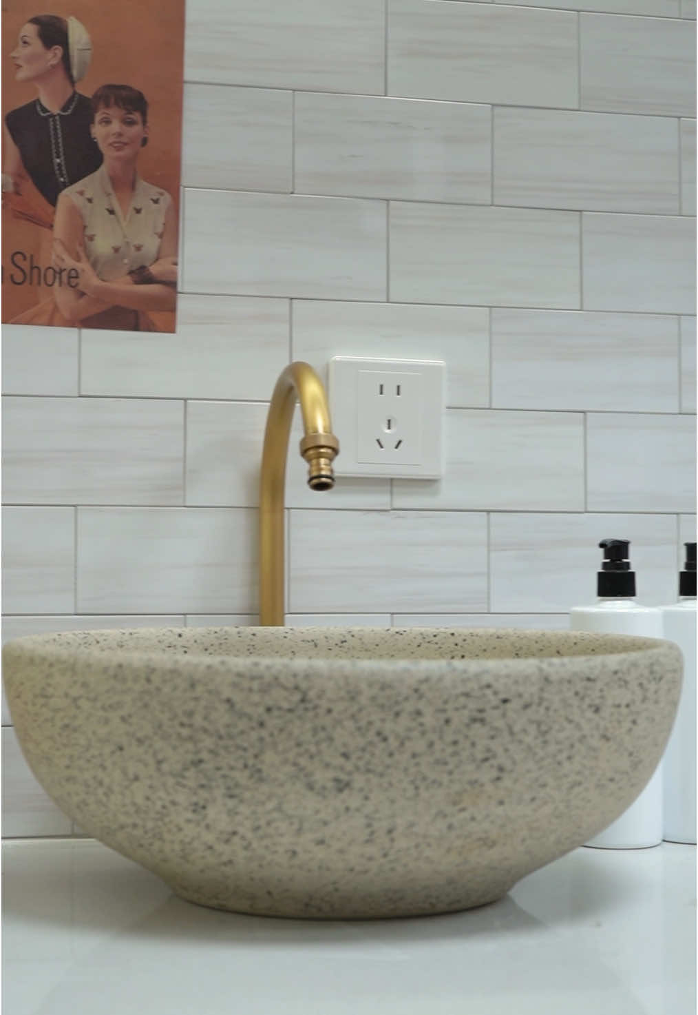 10/10 recommend these tiles! #stickgoo #peelandsticktile #peelandstickbacksplash #easydiy #walldecor #kitchendesign #diyproject #homedecor #kitchendesign #bathroommakeover #bathroomdecor 