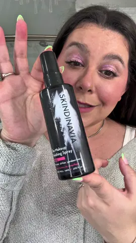 @SKINDINAVIA Makeup Setting Spray works so well! I went for a walk outside  to the park with the kids in 70 degree weather and sunglasses on and my makeup still looks great besides the line where my sunglasses rested! I’m impressed! Comment if you want a full day wear test?! #skindinavia #skindinaviasettingspray #makeupsettingspray #settingspray #makeupsettingsprayhack #longlastingmakeup 