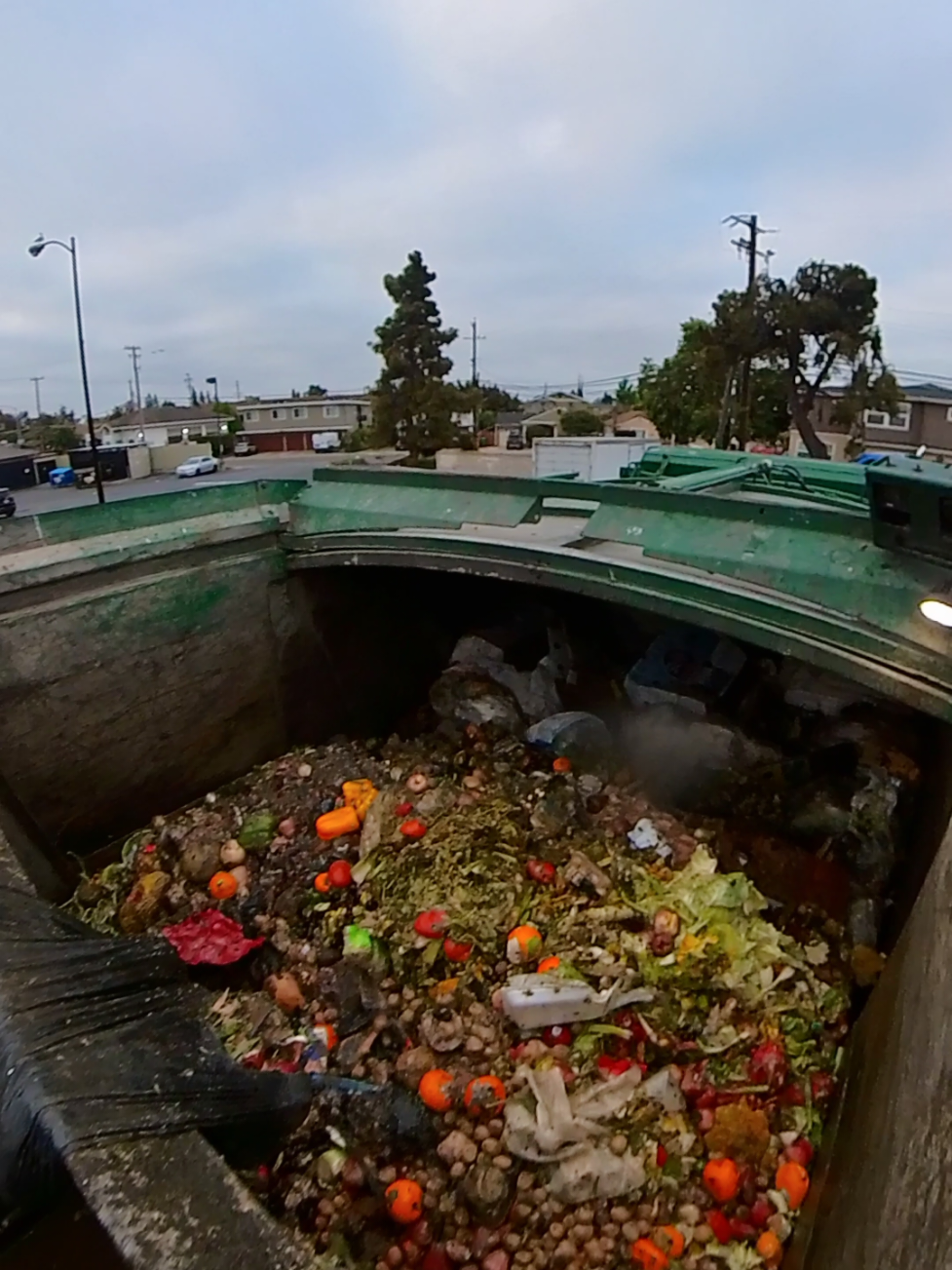 Garbage Truck smashing organic waste #dirtyjobs #cleanup #trash #foodwars #recycle #recycling #wastemanagement #republicservices #garbagedisposal #garbagetruck #garbagegus #waste #organicgardening #compost #frontloader #garbageman 