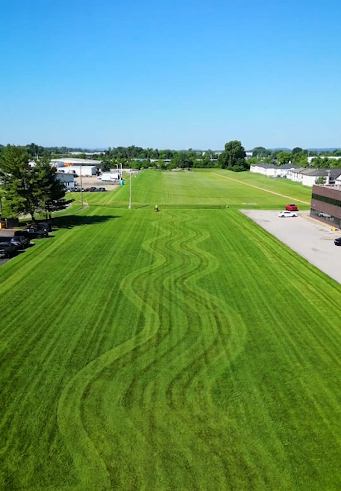 Lawn Pattern Satisfying Videos #fyp #farm #satisfying #satisfyingvideo #lawn #landscape #lawnmower #lawncare 