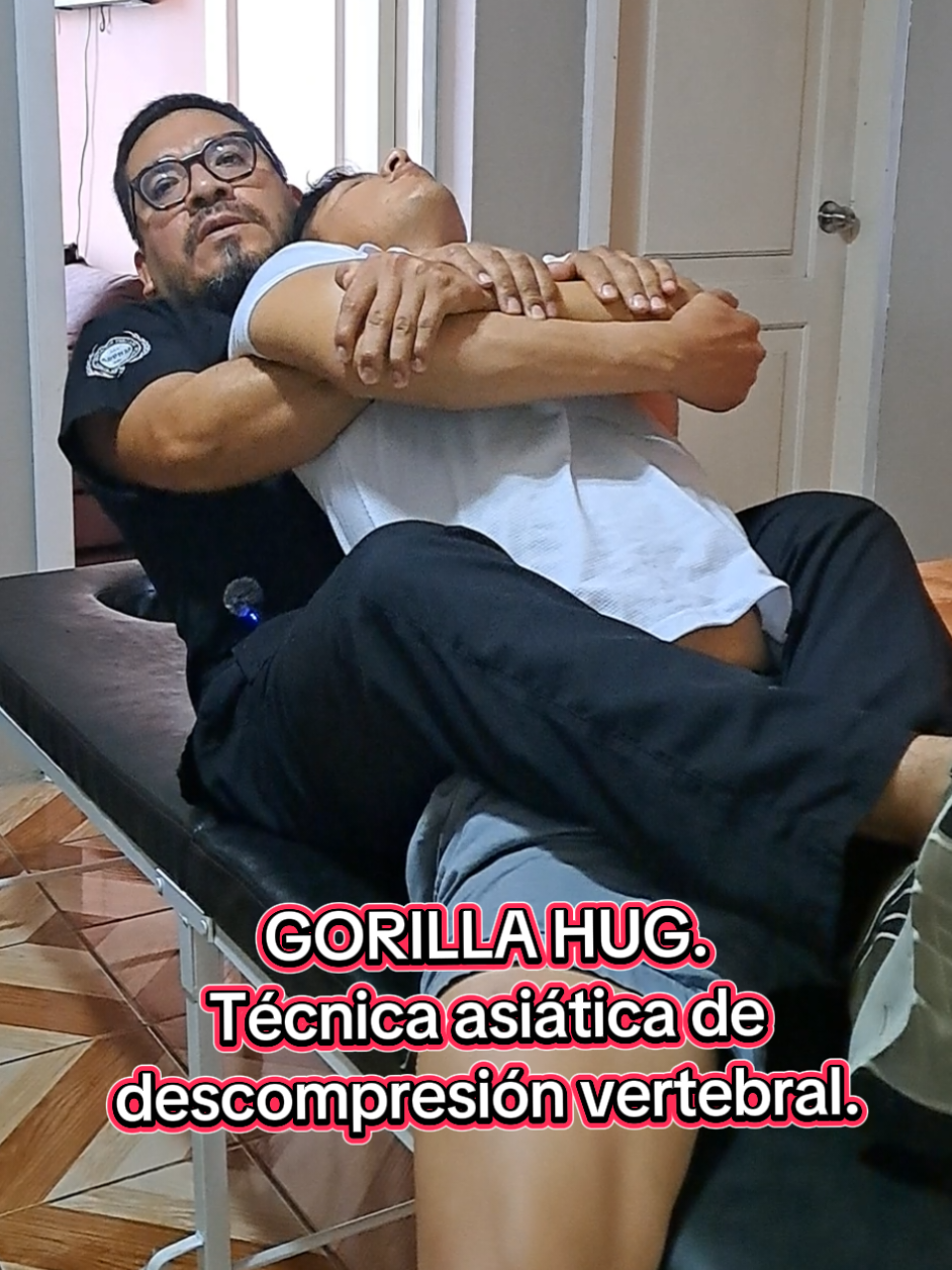 GORILLA HUG. Técnica asiática de descompresión vertebral.  No sigas luchando con el dolor y la rigidez de la parte lumbar. ¡Nosotros podemos ayudarte! Dale me gusta, comparte y comenta abajo 👇🏽 #alineacion #ajuste #osteopatia #quiropraxia #masajes #terapiamanual #ciatica #herniadedisco #escoliosis #lumbalgia #migraña #gorillahug #cusco #puertomaldonado #quillabamba 