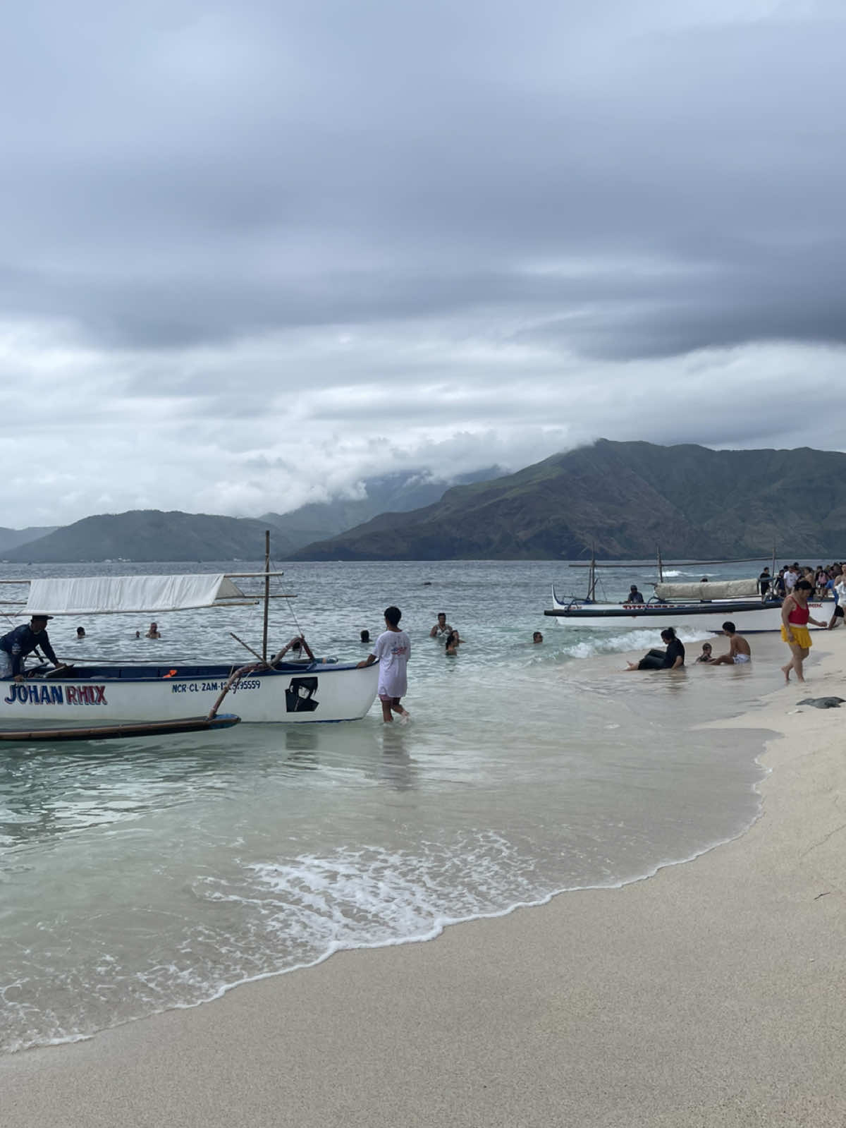 The view bago masira ang phone ko #fyp #beach #beachvibes #fy #fyppppppppppppppppppppppp #fypシ゚ #foryou #watereject #clearwave 